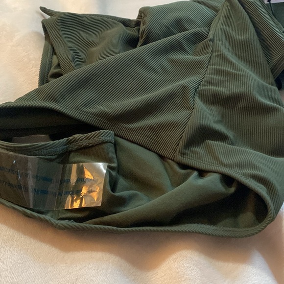 Bathing suit - Picture 8 of 8